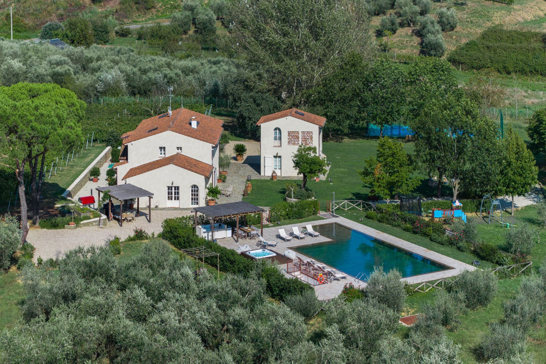 Colline villa photo.